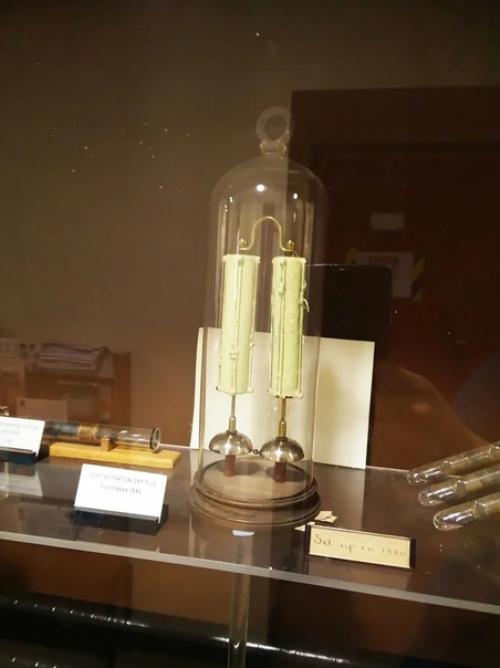 Батарея, которая работает уже 180 лет. 04