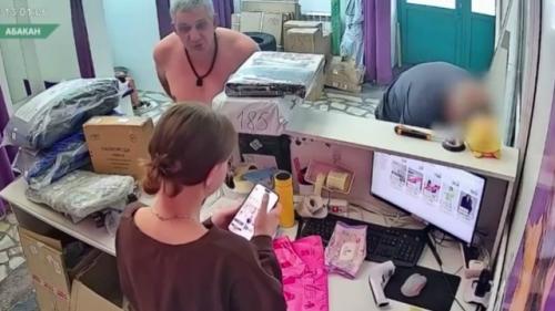 Мужчина 16-летней сотруднице ПВЗ в Абакане угрожал.

