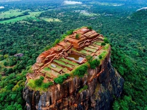 Cигиpия.  Больше вопросов чем ответов. 01