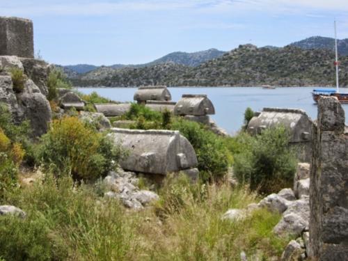 Мегалиты теймиуссы.  Теймиусса - это античный разрушенный город, на месте которого сейчас находится турецкая рыбачья деревушка учагыз. 06