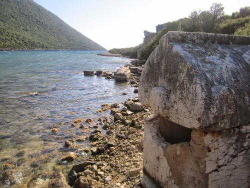 Мегалиты теймиуссы.  Теймиусса - это античный разрушенный город, на месте которого сейчас находится турецкая рыбачья деревушка учагыз. 05