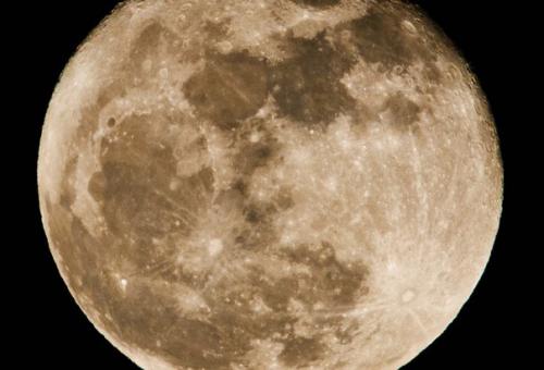 Ночью жители россии смогут увидеть суперлуние.