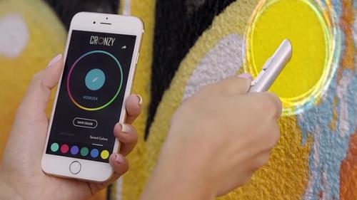 В США создали ручку, способную писать любым цветом.