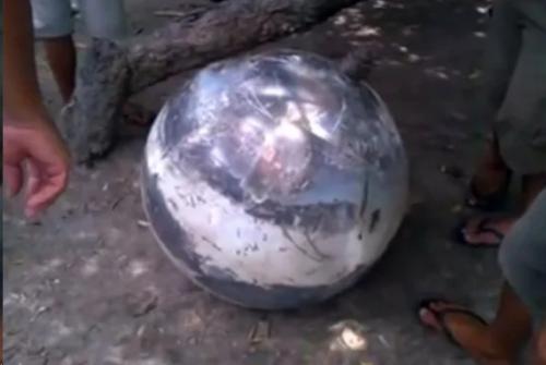 Странные сферы, падающие с неба. 01