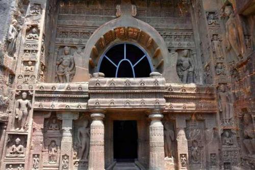 Пещеры Аджанты - уникальный храмово - монастырский пещерный комплекс в Индии. 03 Пещеры Аджанты - уникальный храмово - монастырский пещерный комплекс в Индии. 03