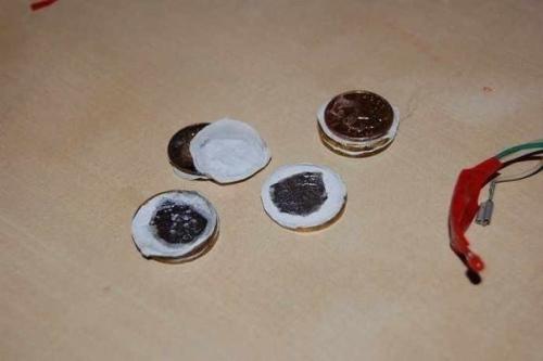 Как сделать батарейку из монет. 04
