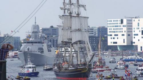 10 фото парада судов в Амстердаме, от которых захочется купить себе кораблик и уйти в море (Re. 07