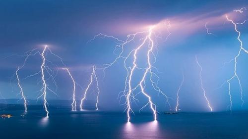 Как появляется молния и как она Выбирает Цель. 03