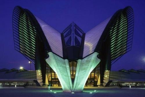 Исключительная архитектура всегда восторженные взгляды окружающих притягивала.  