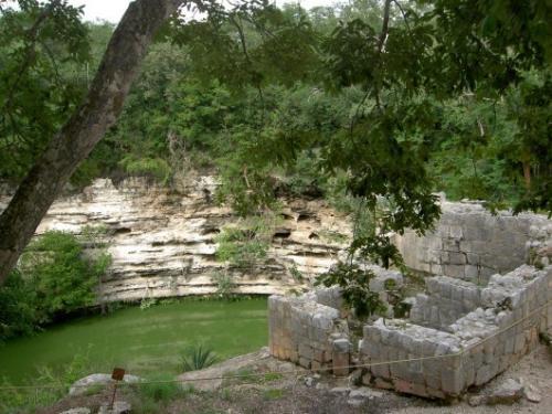 Колодец смерти.  Юкатан. 
